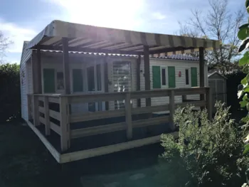 Mietunterkunft - M11 Mobilheim 2 Schlafzimmer + Überdachte Terrasse 14M² - Camping Domaine Saint Laurent
