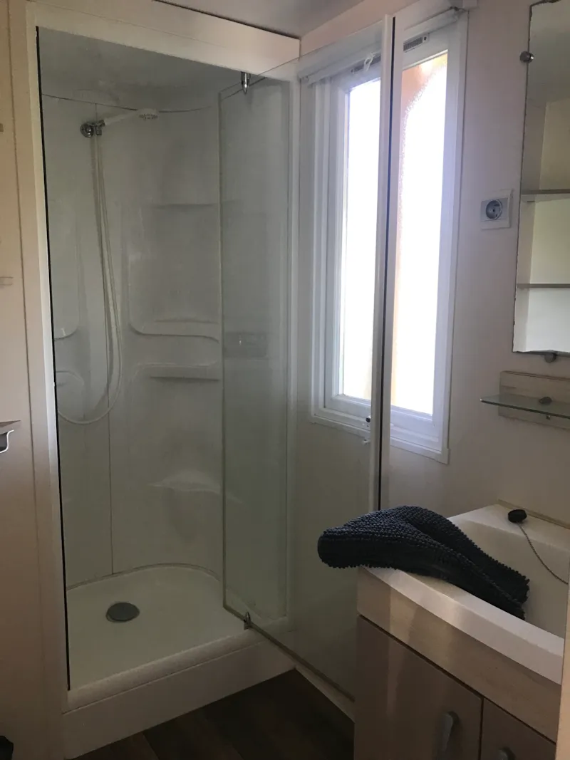 M12 Mobil-Home 2 Chambres + Terrasse Couverte 14M² (1Modèle Sur Le Camping)