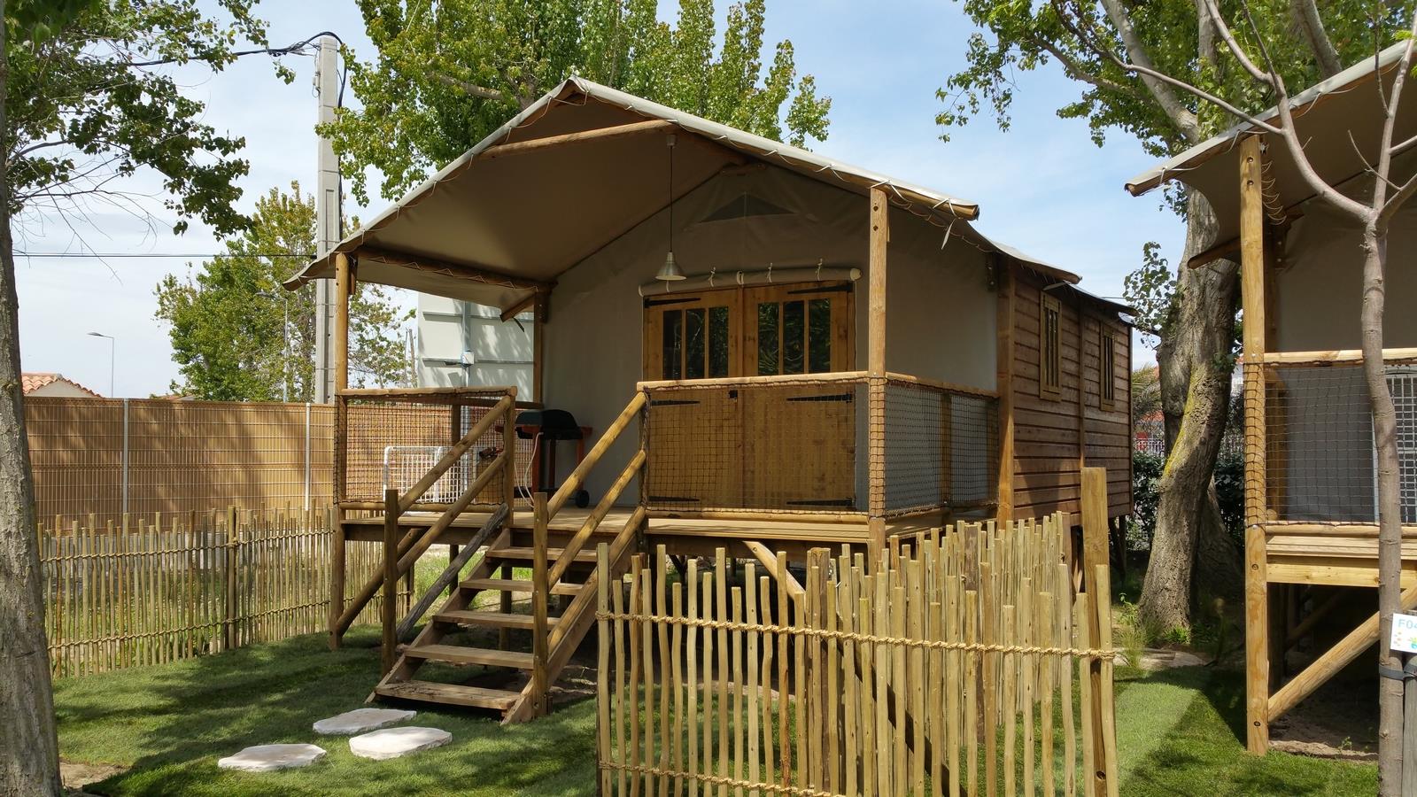 Location - La Cabane Confort 35M² (2 Chambres) + Terrasse Couverte De 12M² Samedi - Camping Paradis Robinson