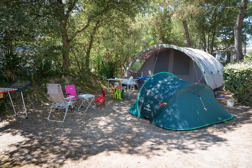 Emplacement - Forfait Nature (1 Tente, Caravane Ou Camping-Car / 1 Voiture) - Camping Le Côté Plage