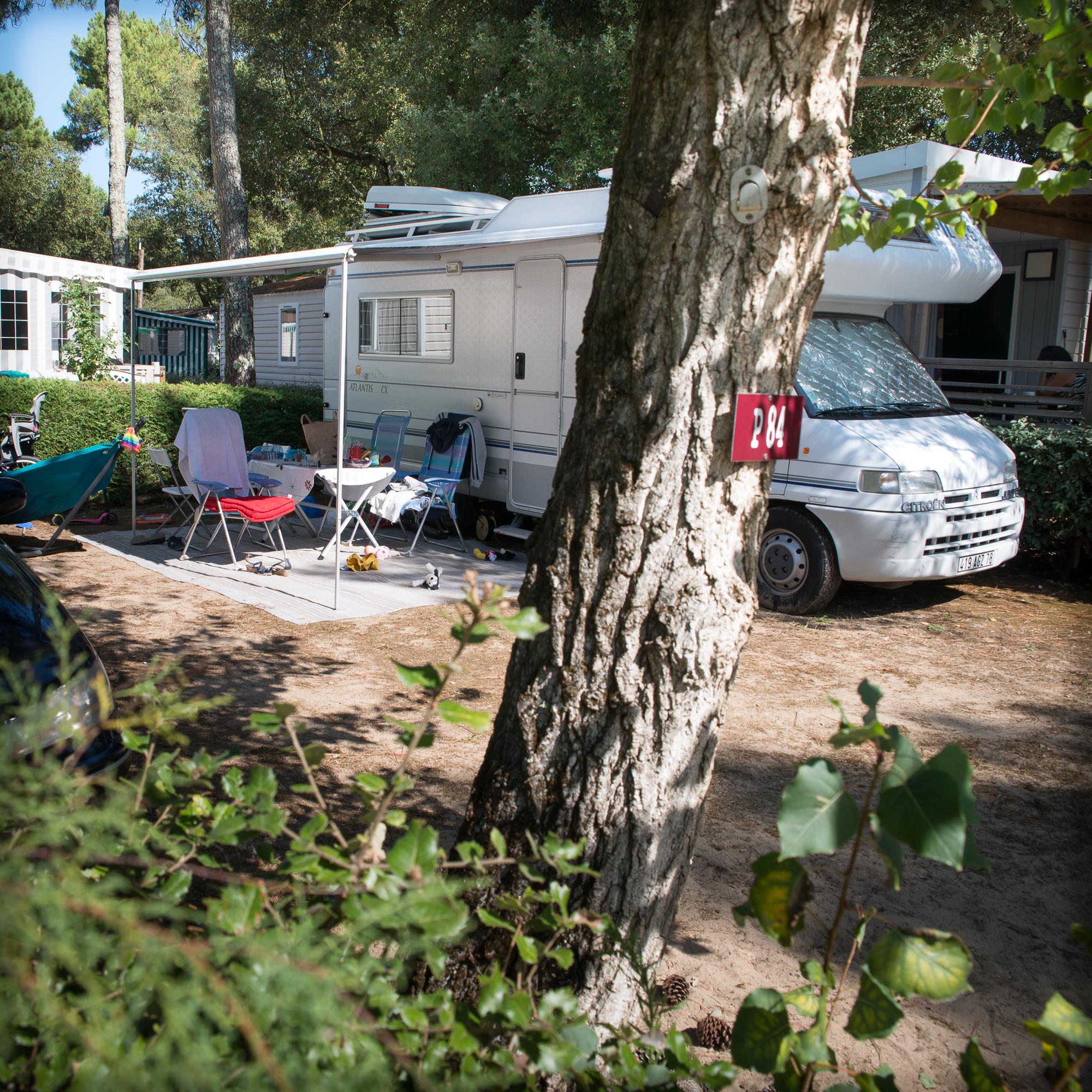 Emplacement - Forfait Etape Camping-Car + Électricité 10A - Camping Le Côté Plage