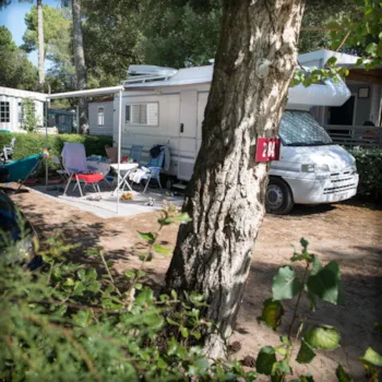 Stellplatz - Stellplatz Confort (Zelt, Wohnwagen, Wohnmobil / 1 Auto / Strom 10A) - Camping Côté Plage