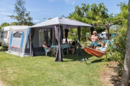 Pitch - Package Comfort  : Pitch + Car + Electricity 10A + Water And Drainage Point - Camping Cala Gogo
