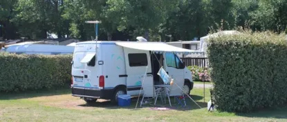 Piazzola Confort (Tenda, Roulotte, Camper / 1 Auto / Elettricità 12A)