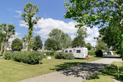 Comfort Package : (pitch :1 tent, caravan or motorhome / 1 car + electricity) — 2