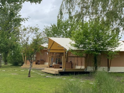 SLOW LODGE - 2 bedrooms, no bathroom — 1