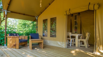 SLOW LODGE - 2 bedrooms, no bathroom — 2