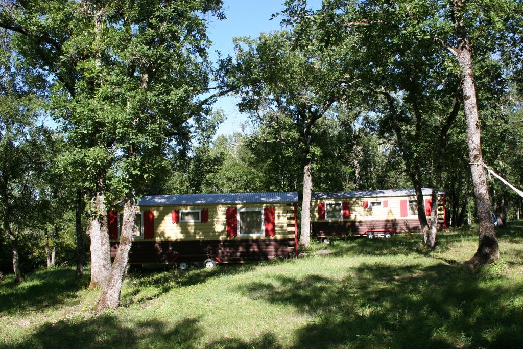 Accommodation - Roulotte - Without Toilet Blocks - Le Camping de Lalbrade