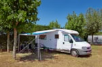 Emplacement Confort Plus - Voiture + Caravane Ou Camping-Car + Électricité 10A Emplacement Confort Plus - Voiture + Caravane Ou Camping-Car + Électricité 10A