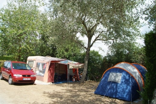 Piazzola + veicolo + tenda/roulotte