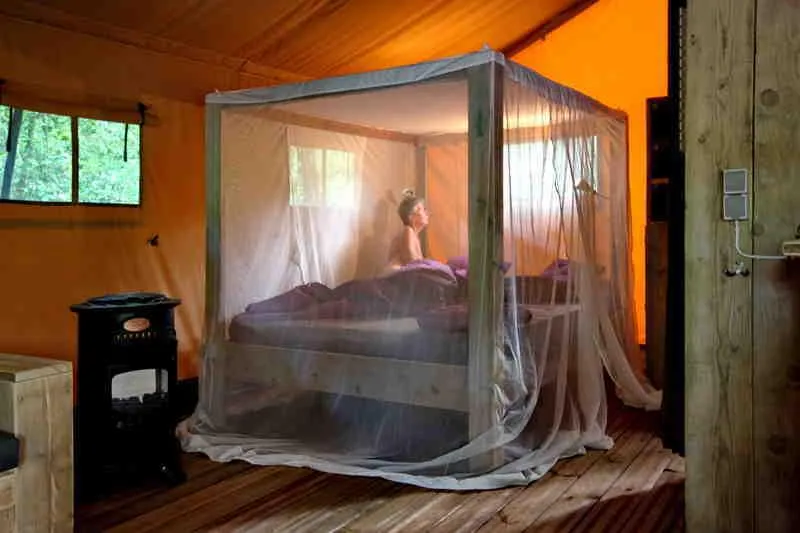 Tente Safari 65M² Avec Toilette Et Bain