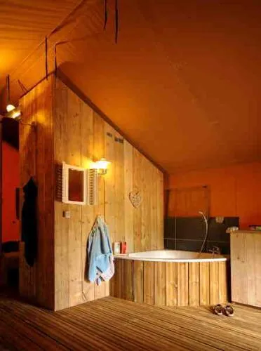 Tente Safari 65M² Avec Toilette Et Bain