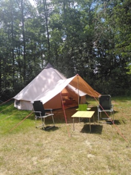Accommodation - Tipi Tent - Creuse Nature Naturisme