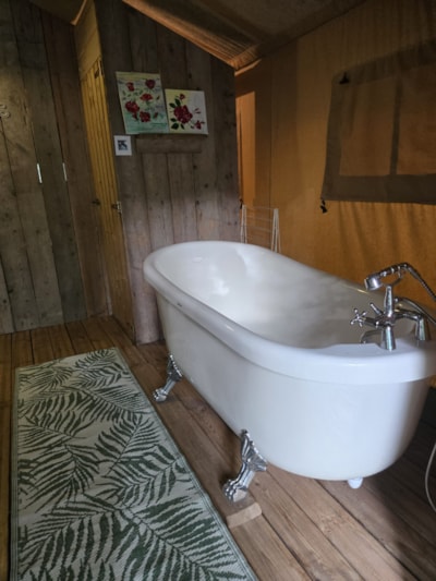 65m² Safari tent with terrace – summer kitchen – toilet and bath