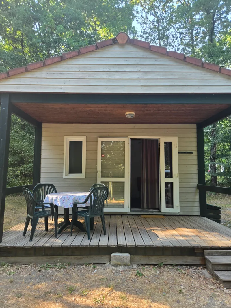 Chalet - 25 M², Wc, Douche, Terrasse