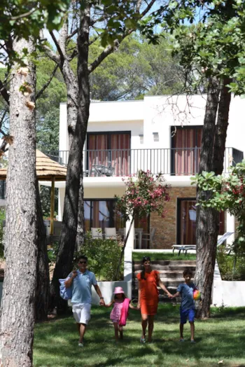 Mietunterkunft - Villa Ilot Couleur 4 Zimmer - Camping La Baume La Palmeraie