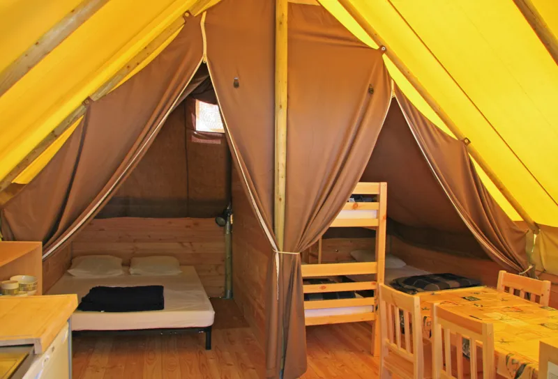 Bungalow Toilé Et Bois "Amazone" Avec Kitchenette Individuelle Et Sanitaire Collectif 2 Chambres