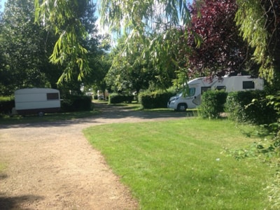 Camping pitch (trekking, cycling) with electricity, without vehicle ( <50 m2 )