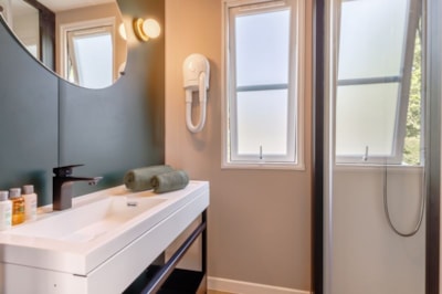 ‘EXCELLENCE’ mobile home   3 bedrooms, air conditioning, television