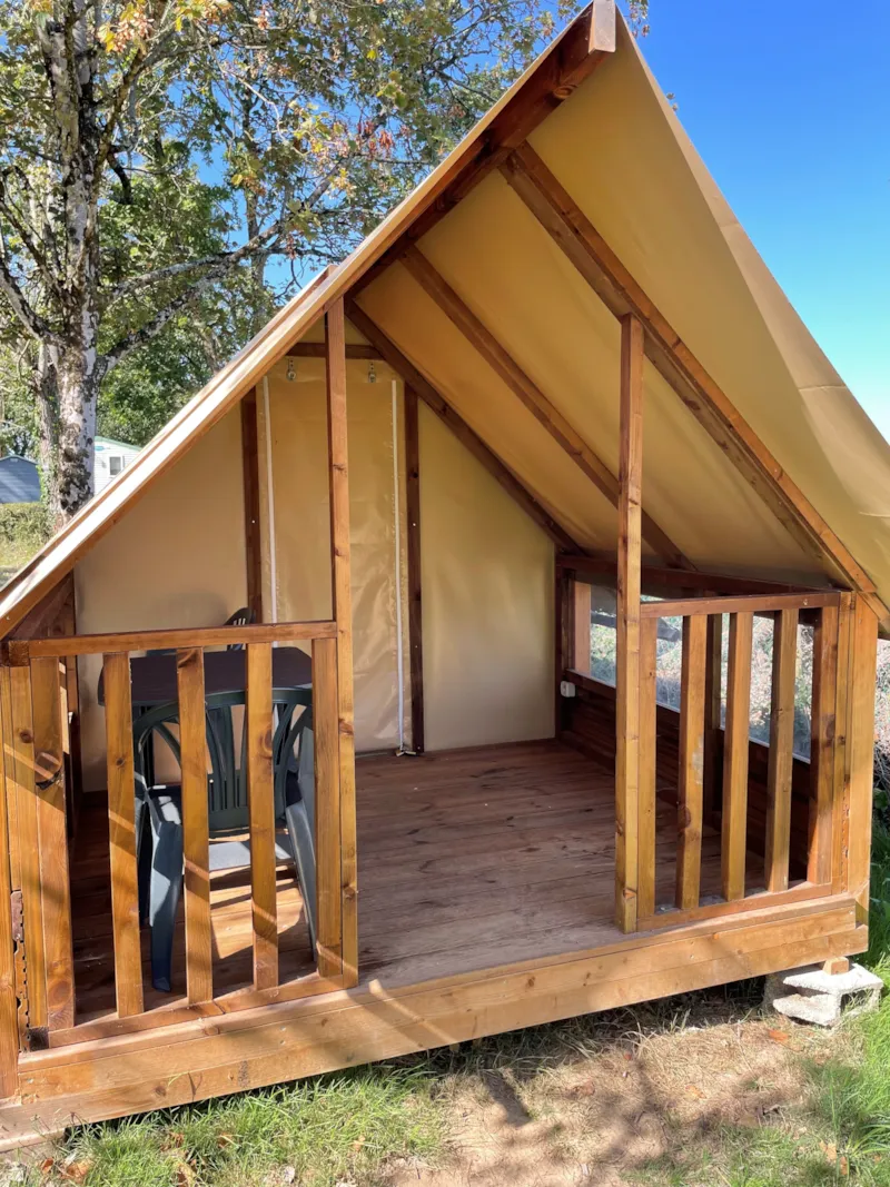 Bungalow Toilé Et Bois "Cyclotente" Avec Sanitaire Collectif