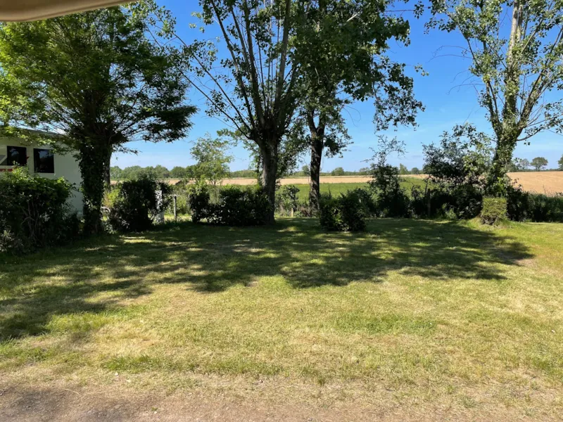 Emplacement Camping Avec Électricité Avec Ou Sans Véhicule  (80 À 100M²)