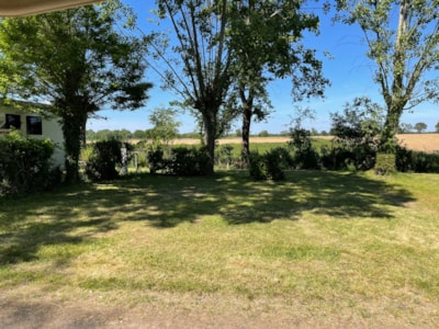 Camping pitch WITH electricity, with or without vehicle  (80 to 100m²)