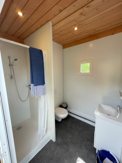 HOBBIT with Individual Sanitary