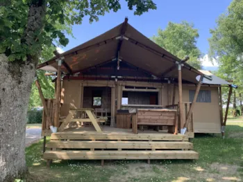 Mietunterkunft - Sunlodge Prestige Luxury Safari 5 Pers. 2 Ch. 1 Sdb. - Domaine Les Nids du Lac