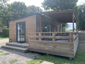 Mietunterkunft - Sunêlia Luxe Mobiwood 4 Pers. 2 Ch. 1 Sdb. Jacuzzi Privatif - Domaine Les Nids du Lac