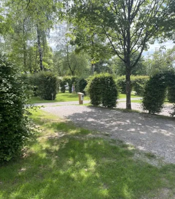 Stellplatz - Emplacement Grand Confort Stabilise - Domaine Les Nids du Lac
