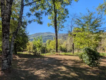 Stellplatz - Lieblingsstellplatz 10A 100–145 M² - Mit Stromanschluss - Camping Ariège La Roucateille