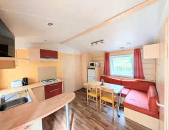 Mietunterkunft - Komfort-Ferienhaus 28 M² – 2 Schlafzimmer, 1 Badezimmer – Terrasse 15 M² Und Klimaanlage - Camping Ariège La Roucateille