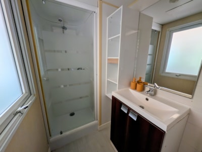 Family Cottage, 28 m² - 3 bedrooms, 1 bathroom - 18 m² terrace and air conditioning