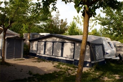 Pitch caravan, camping-car or tent