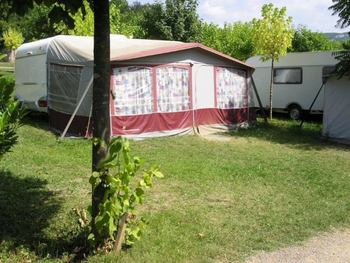 Parcelle Caravane, Camping-Car Ou Tente