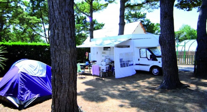 Emplacement ** Avec Électricité (10A)