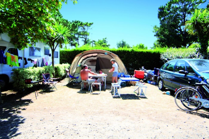 Emplacement ** Avec Électricité (10A)