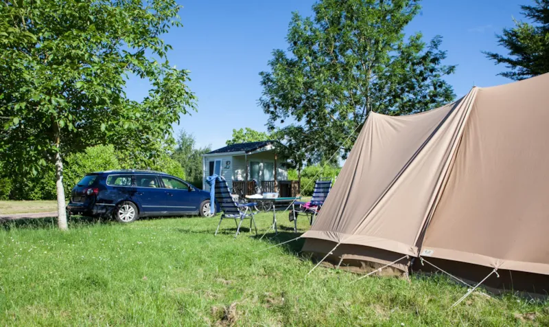 Castel Suite : Emplacement Luxe 180M² Avec Sanitaires Privatifs, Électricité 16A