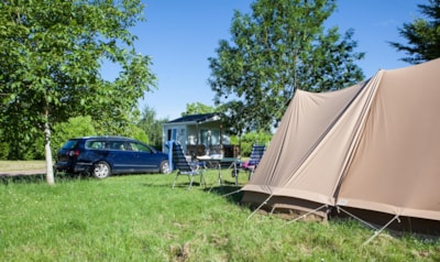 Castel Suite : XL pitch 180m² with private bathroom - electricity 16A