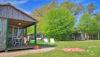 Mietunterkunft - Chalet Rêve 28 M² (2 Schlafzimmer) - Castel Camping Les Bois du Bardelet
