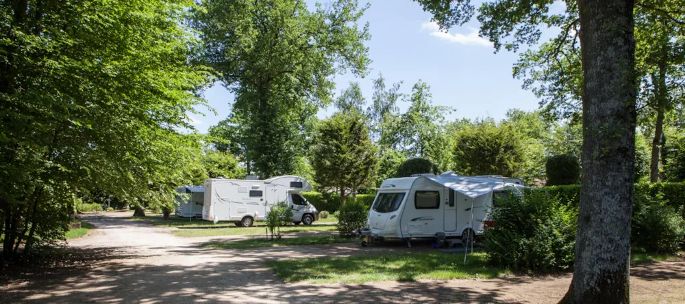 Emplacement - Nuit De Passage (Incl. Électricité) Pour Camping-Car - Castel Camping Les Bois du Bardelet