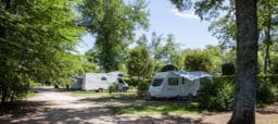 Pitch - Transit Night With Camping Car (Incl. Electricity) - Castel Camping Les Bois du Bardelet
