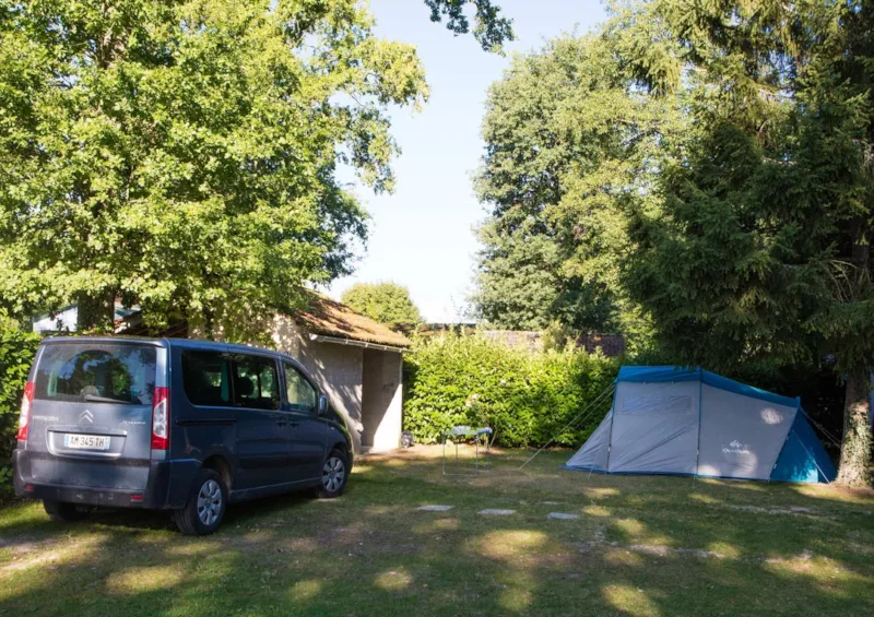 Emplacement Castel Premium : 180M² Avec 16A + Équipement Castel Premium