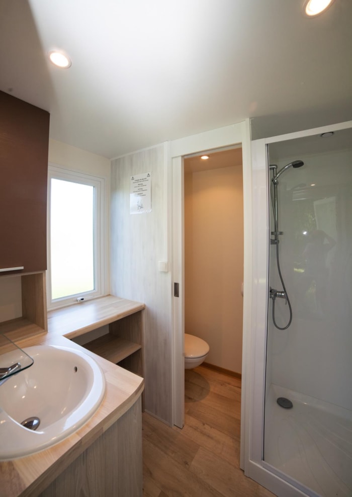 Castel Suite+Frigo : Emplacement Luxe 180M² Avec Sanitaire Privatifs+Frigo 70L, Élec 16A