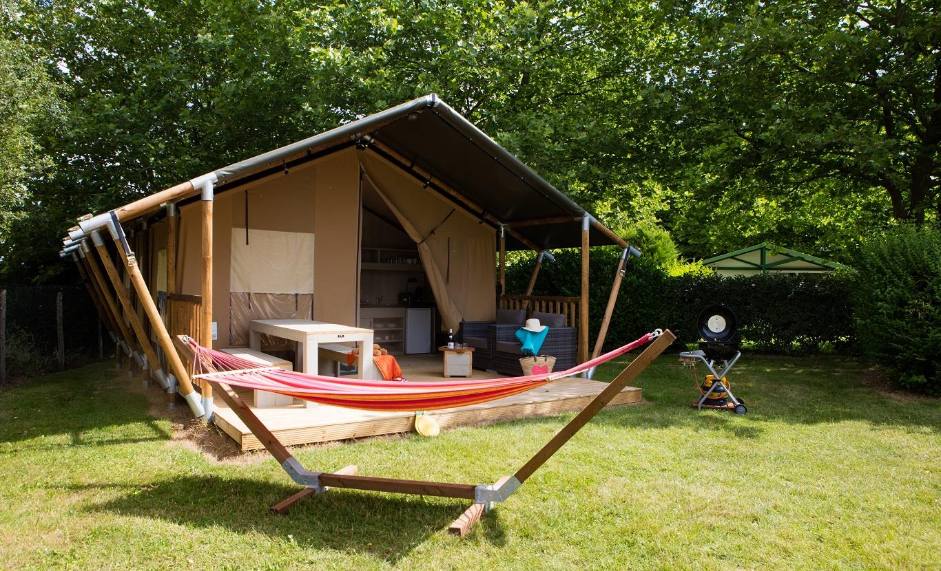 Location - Tente Lodge By Villatent - Castel Camping Les Bois du Bardelet