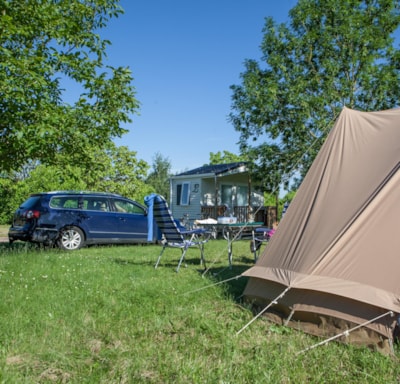 Castel Premium Suite + fridge + premium equipment : XL pitch 180 m² with private bathroom -