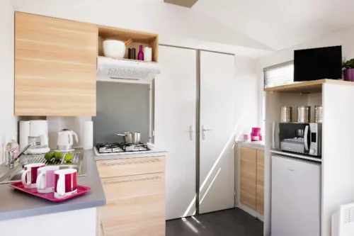 Mietunterkunft - Mobilheim Confort 23/27M² - 2 Zimmer - Überdachte Terrasse  + Tv - image n°4 - Flower Camping La Chataigneraie