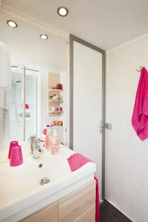 Location - Mobil Home Confort  29 M²  (2 Chambres) +  Terrasse Couverte + Tv - image n°6 - Flower Camping La Chataigneraie