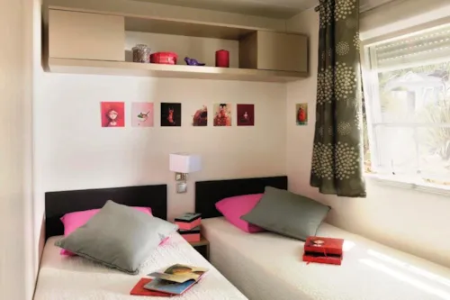 Location - Mobil Home Premium 27M² (2 Chambres) + Terrasse Couverte +Lave Vaisselle + Tv + Climatisation - image n°6 - Flower Camping La Chataigneraie