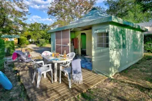 Locatif - Bungalow Funflower Standard 25m² (2 chambres) - sans sanitaires privés - Flower Camping La Chataigneraie